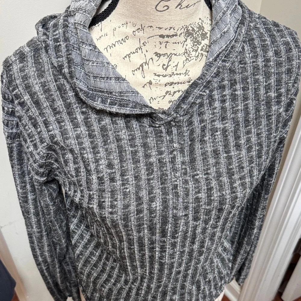 🦅 AEO Hooded Long Sleeve Striped Top, Lightweight Pullover Charcoal Gray - Picture 2 of 6